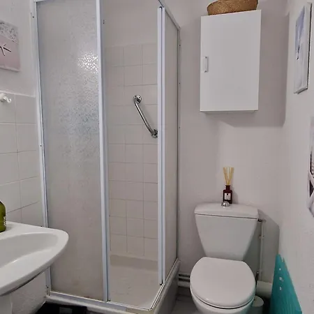 Bel T2 à Avec Terrasse Et Parking Privé - Fr-1-309-146 *